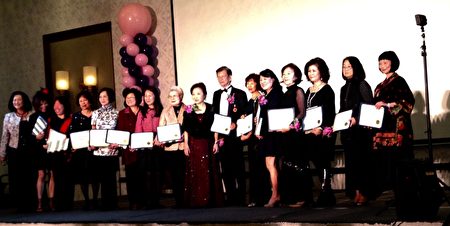 成立30周年的美国华裔舞蹈协会，1月21日盛大举行庆祝年会，新团队合影。（袁玫／大纪元）