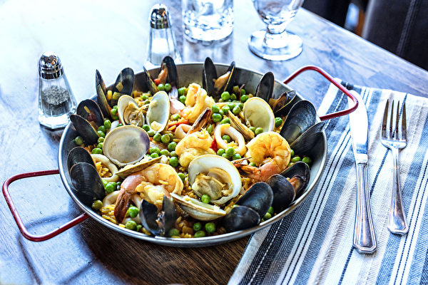 西班牙海鮮燉飯Paella de Marisco。（張學慧／大紀元）