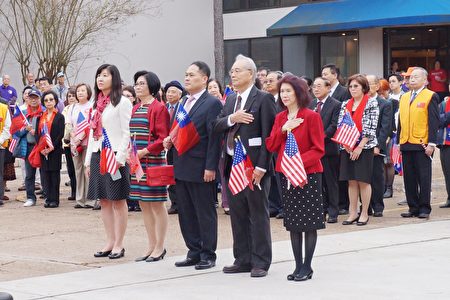 圖：1月1日上午十點休斯頓中華公所在僑教中心舉行升旗典禮。（易永琦／大紀元）