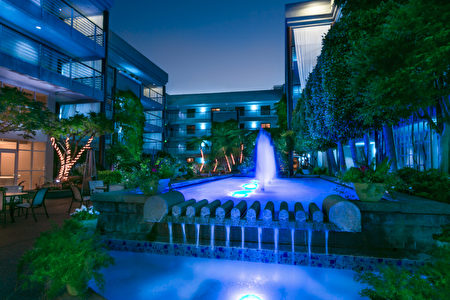 Cupertino Hotel酒店中庭的水景。（圖片由加州硅谷優惠酒店Cupertino Hotel提供）