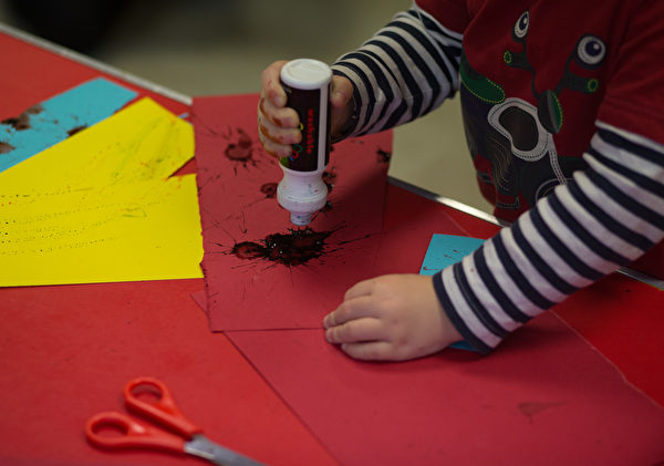 RADSTOCK, UNITED KINGDOM - JANUARY 06: A young boy paints at a playgroup for pre-school aged children in Chilcompton near Radstock on January 6, 2015 in Somerset, England. Along with the health and the economy, education and childcare are to be key issues in the forthcoming election. (Photo by Matt Cardy/Getty Images)
