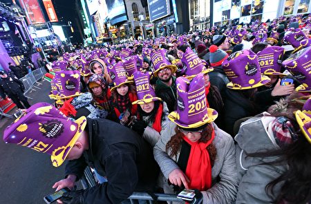 People take part in New Year's eve celebrations at Times Square on December 31, 2016 in New York. / AFP / ANGELA WEISS (Photo credit should read ANGELA WEISS/AFP/Getty Images)