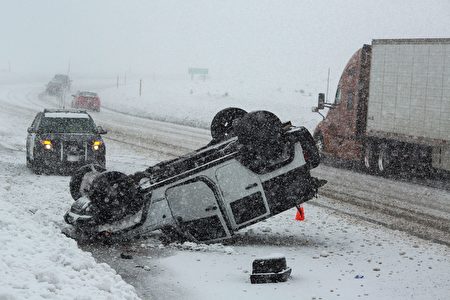 An overturned vehicle is seen on Highway 395 near Mammoth Lakes, California, January 9, 2017 as a series of strong storms moves through the western US state. / AFP / DAVID MCNEW (Photo credit should read DAVID MCNEW/AFP/Getty Images)