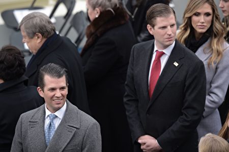 Donald Trump's sons Donald Jr and Eric wait for the beginning of the swearing-in ceremony for the 45th President of the USA in front of the Capitol in Washington on January 20, 2017. / AFP / Brendan SMIALOWSKI (Photo credit should read BRENDAN SMIALOWSKI/AFP/Getty Images)