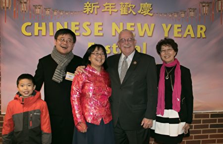 维州多位联邦议员和政府官员特地前来参加，向社区华人送上新年祝福。（李莎/大纪元）