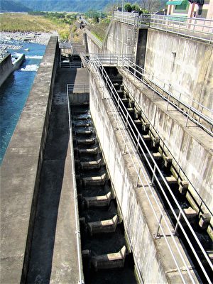 士林堰水池式鱼梯。（卓兰发电厂提供）