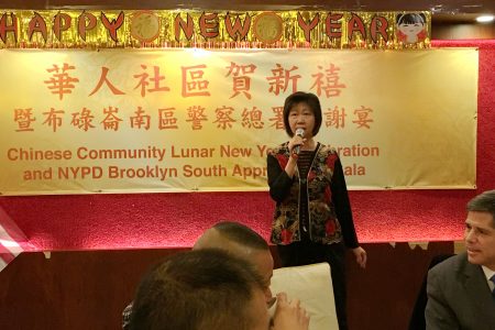第47選區民主黨區代表唐鳳巧（Nancy Tong）則表示，感謝警察們一年來對社區的服務。