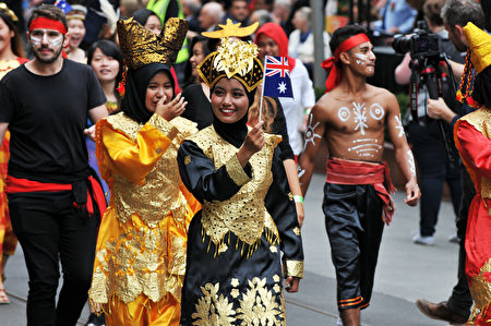 来自各个族裔的民众欢庆澳洲国庆日。（王宇成／大纪元）