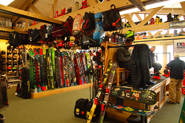 Mount Snow滑雪场的商店。（大纪元）