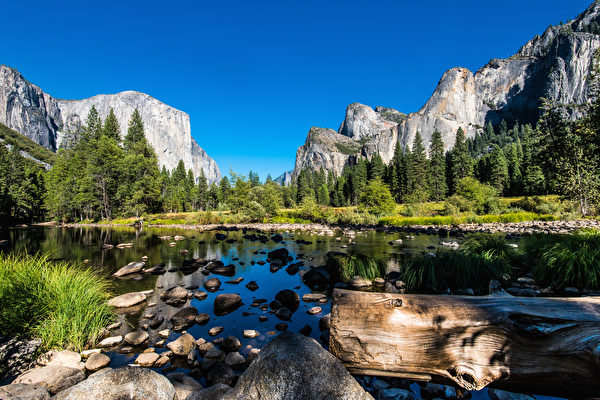 优胜美地(Yosemite NationalPark)的U型山谷,是冰川侵蚀作用形成的谷地。（Shutterstock）