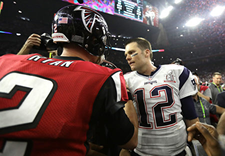 HOUSTON, TX - FEBRUARY 05: Tom Brady #12 of the New England Patriots speaks to Matt Ryan #2 of the Atlanta Falcons after winning Super Bowl 51 at NRG Stadium on February 5, 2017 in Houston, Texas. The Patriots defeated the Falcons 34-28. (Photo by Ronald Martinez/Getty Images)